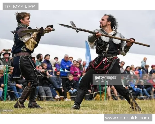 雷昂内斯与塞拉亚的激烈对决揭示足球战术与团队合作的精彩瞬间 雷昂内斯与塞拉亚的激烈对决揭示足球战术与团队合作的精彩瞬间